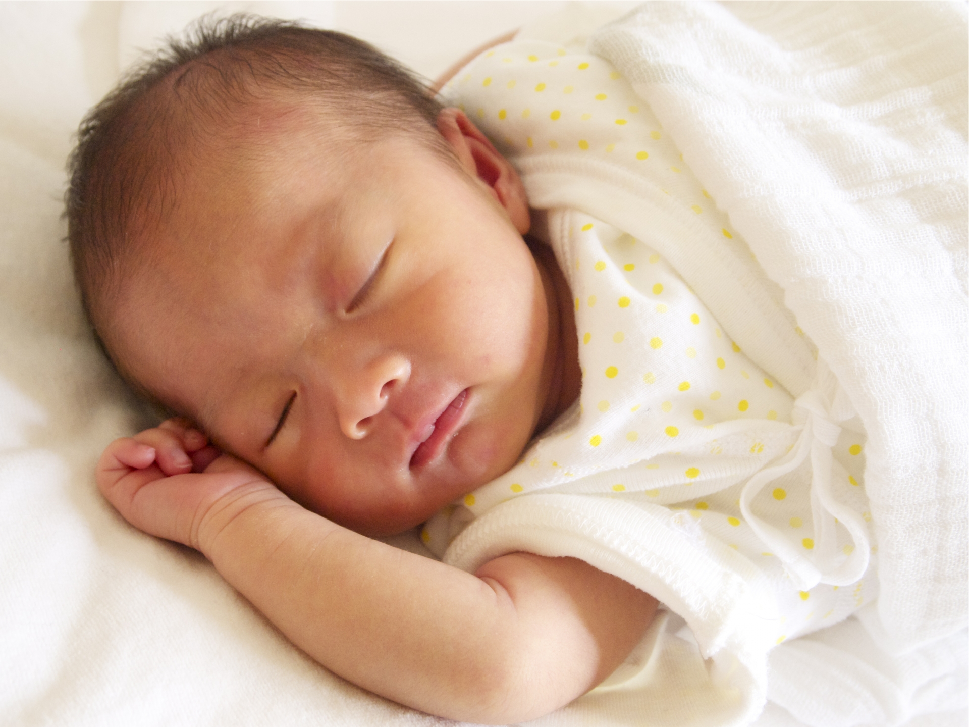 赤ちゃんの安全な睡眠環境 心地よい眠りとsidsや窒息の予防のために 小児科オンラインジャーナル