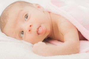 赤ちゃんの舌が白くなる原因の一つ鵞口瘡 がこうそう とは 小児科オンラインジャーナル