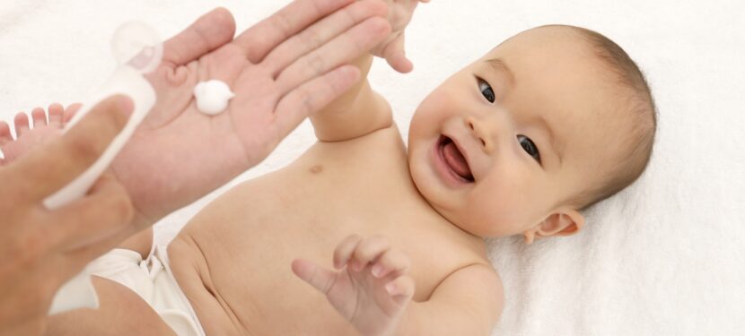 アトピー性皮膚炎のホームケアは保湿剤と入浴がポイント